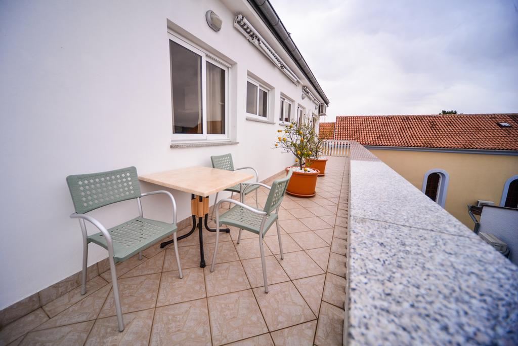 Apartments Dalmacija สตารีกราด-ปาเคลนีซา ห้อง รูปภาพ