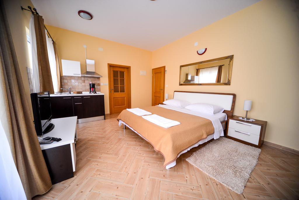 Apartments Dalmacija สตารีกราด-ปาเคลนีซา ห้อง รูปภาพ