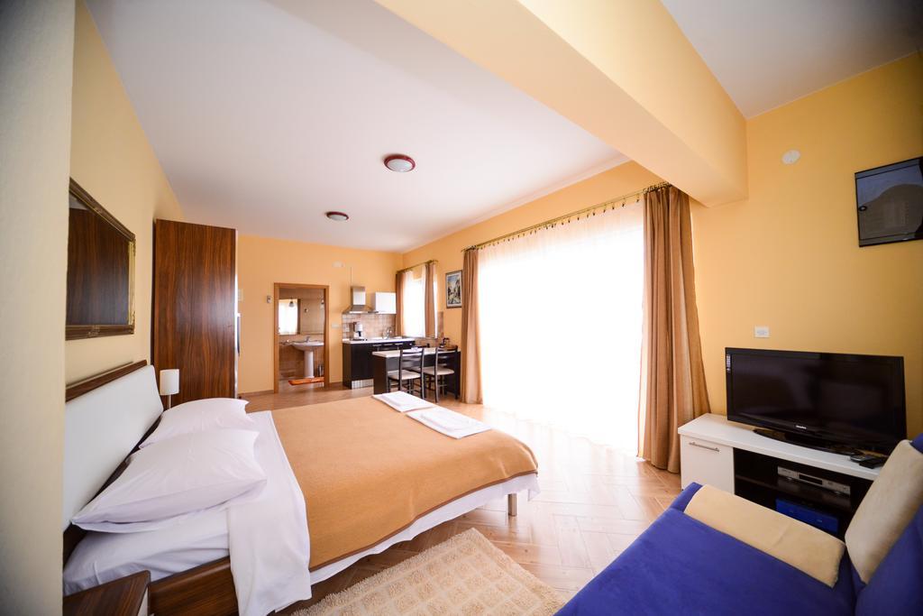 Apartments Dalmacija สตารีกราด-ปาเคลนีซา ห้อง รูปภาพ