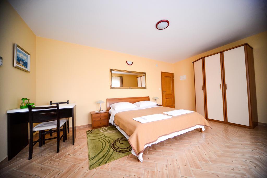 Apartments Dalmacija สตารีกราด-ปาเคลนีซา ห้อง รูปภาพ